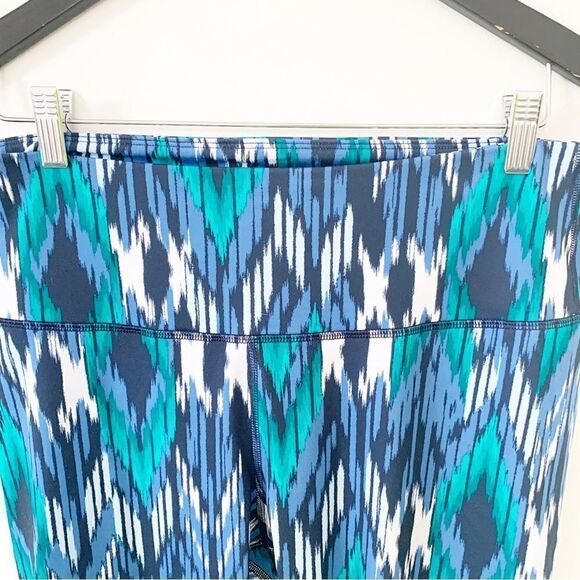 Old Navy Blue Green Black Abstract Printed Go-Dry Elevate Leggings - Picture 3 of 7